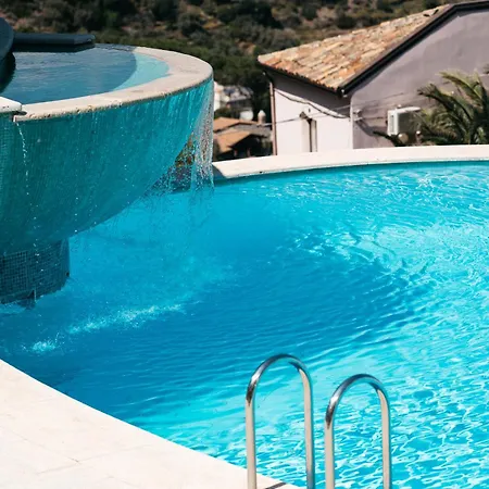 La View By Holidays In Center Апартаменты